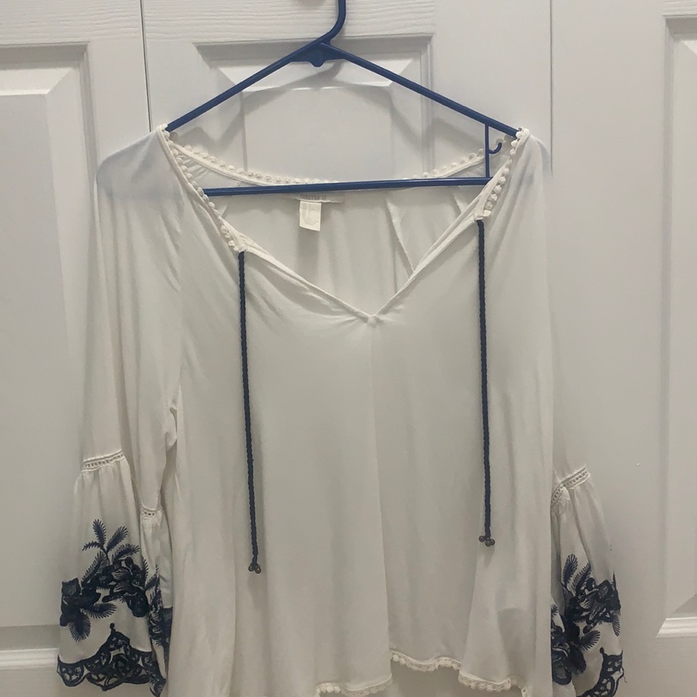 White tunic top with navy blue detailing